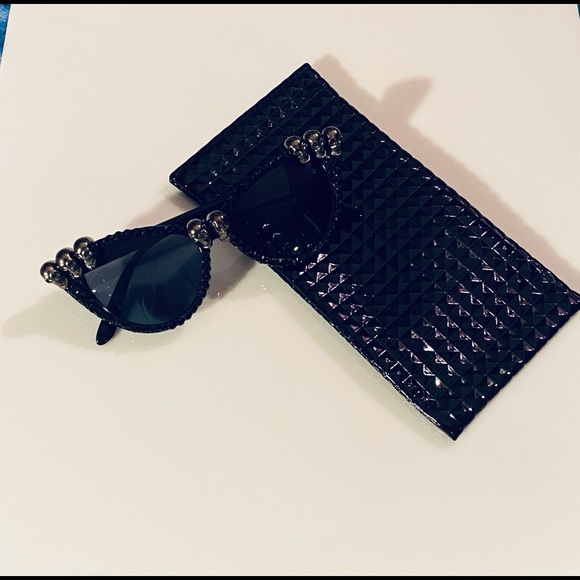 Cat eye black sunglasses with crystals and skulls - Picture 8 of 11